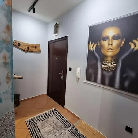 Marilyn Lux Skopje